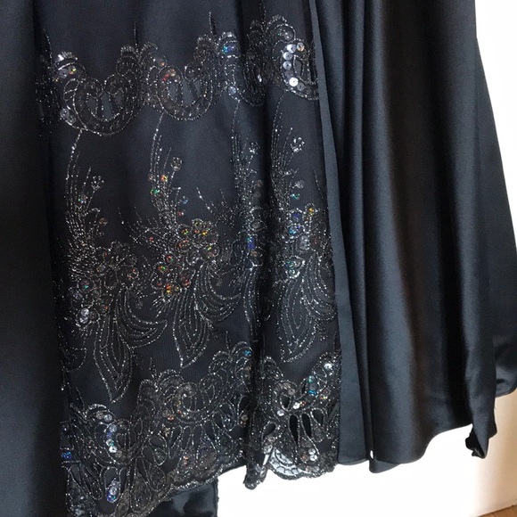 Gown - Picture 2 of 5